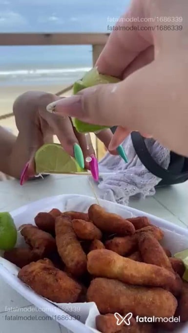 Acompanhante mulher trans morena (o) de olhos pretos - Tifanny