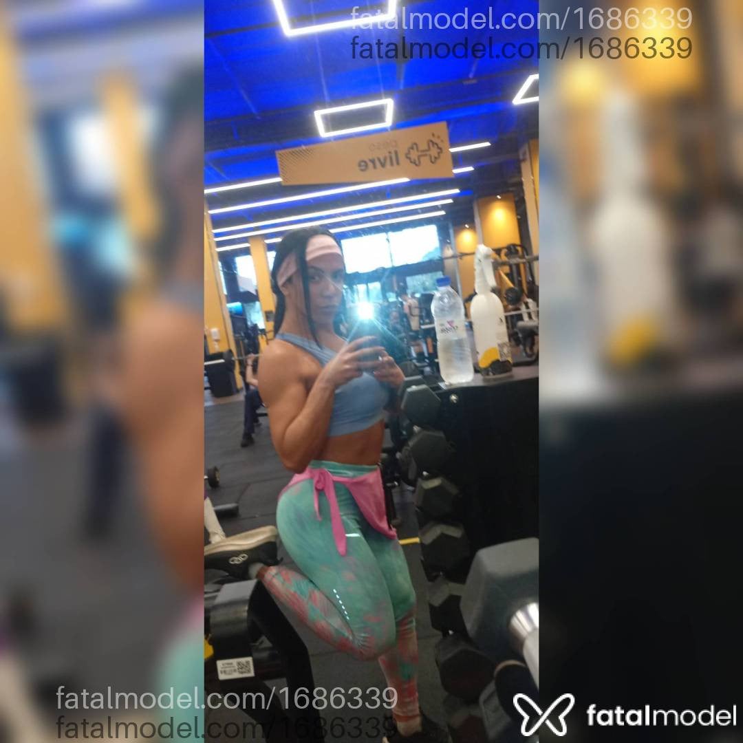 Acompanhante mulher trans morena (o) de olhos pretos - Tifanny