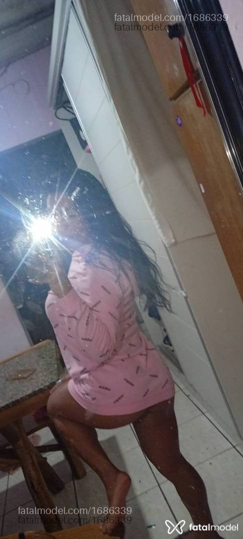 Acompanhante mulher trans morena (o) de olhos pretos - Tifanny