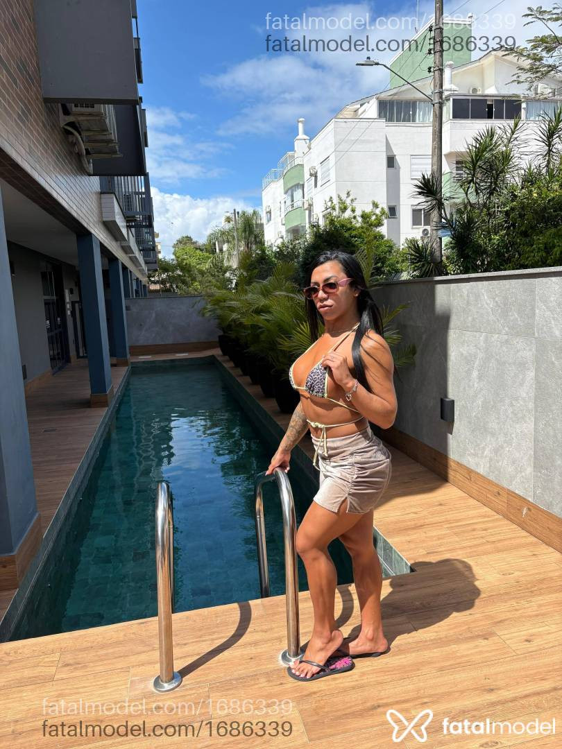 Acompanhante mulher trans morena (o) de olhos pretos - Tifanny