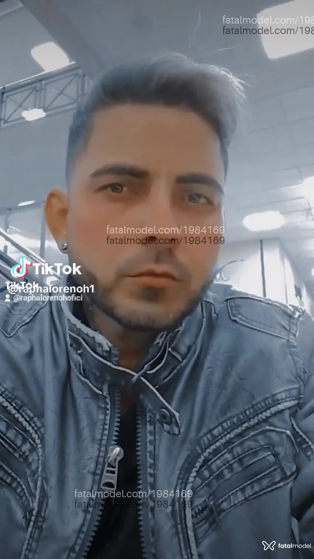 Acompanhante homem com cabelo castanho de olhos castanhos - Jhon Ferrari Acompanhante homem com cabelo castanho de olhos castanhos - Jhon Ferrari