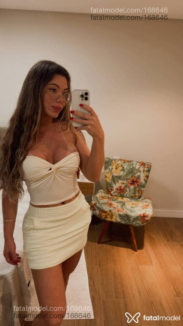 Acompanhante travesti com cabelo castanho de olhos castanhos - Agata Prado