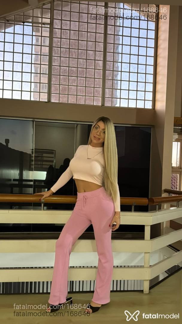 Acompanhante travesti com cabelo castanho de olhos castanhos - Agata Prado