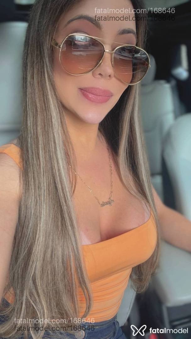 Acompanhante travesti com cabelo castanho de olhos castanhos - Agata Prado
