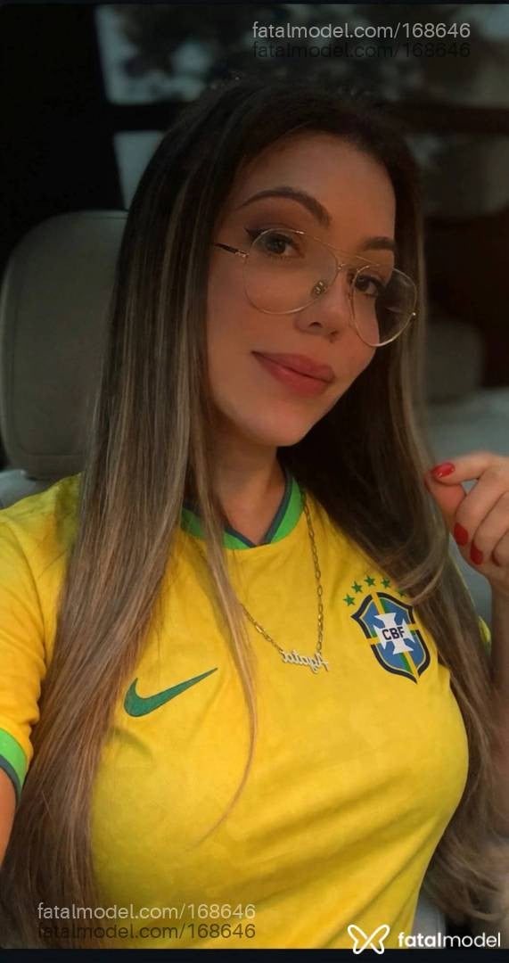 Acompanhante travesti com cabelo castanho de olhos castanhos - Agata Prado