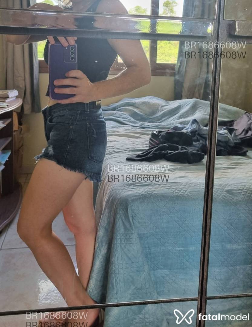 Acompanhante mulher com cabelo castanho de olhos verdes em Brusque - Julia