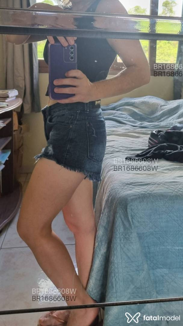 Acompanhante mulher com cabelo castanho de olhos verdes em Brusque - Julia