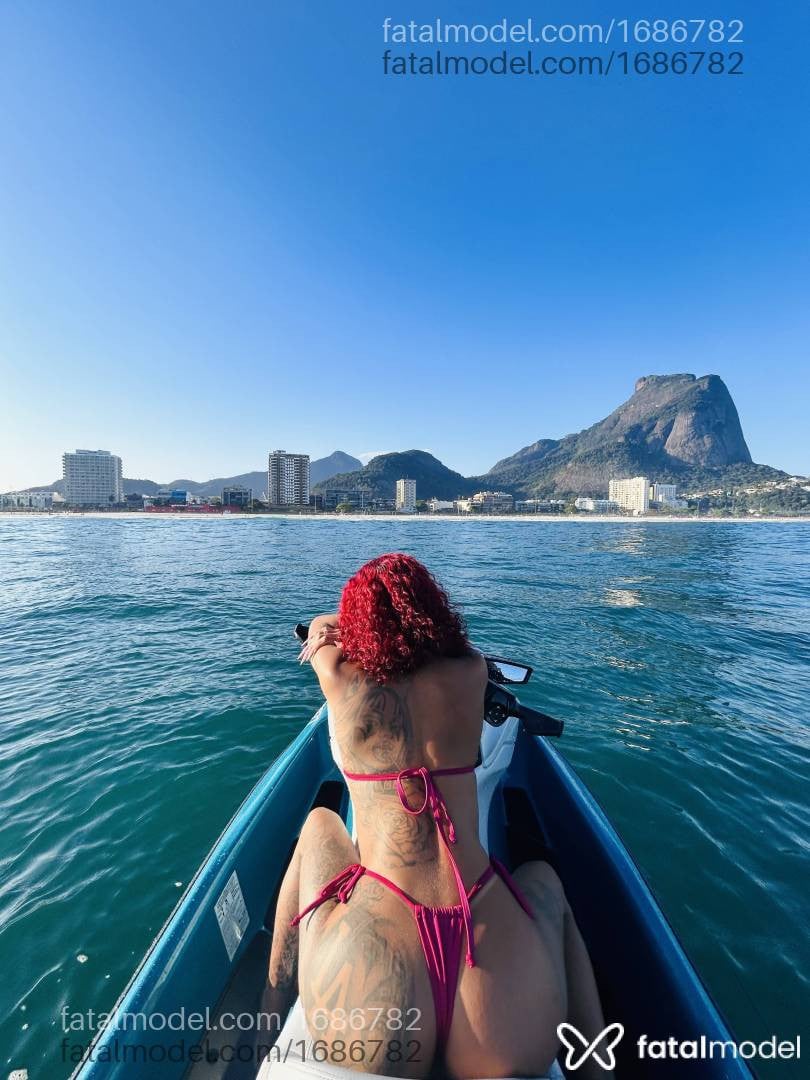 Acompanhante mulher ruiva (o) de olhos castanhos - Ariel
