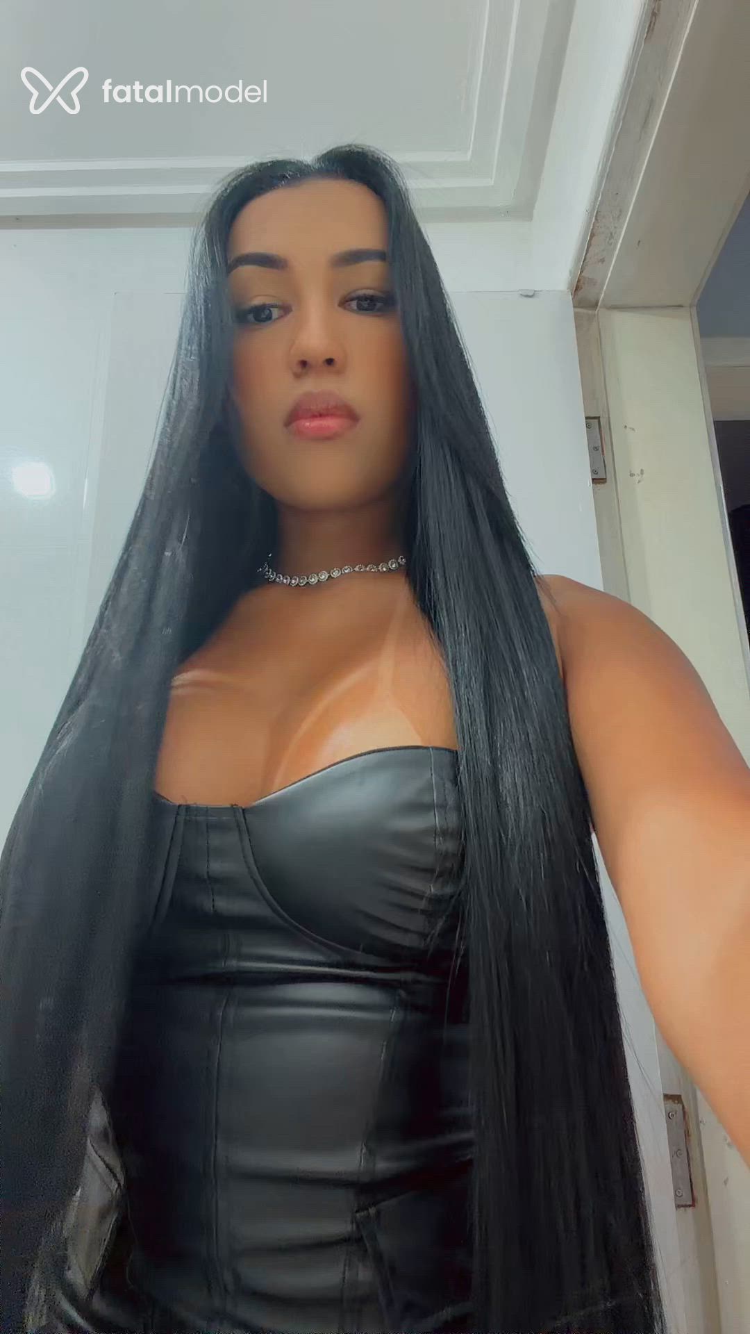 Acompanhante mulher morena (o) de olhos castanhos - Laura