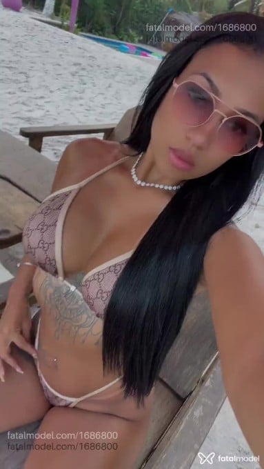 Acompanhante mulher morena (o) de olhos castanhos - Laura
