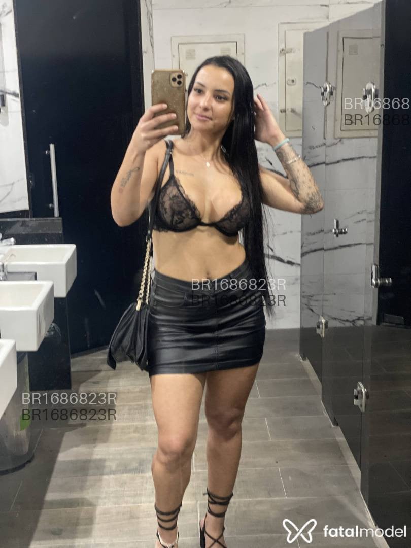 Acompanhante mulher morena (o) de olhos castanhos em Rio de Janeiro - Lia Paris