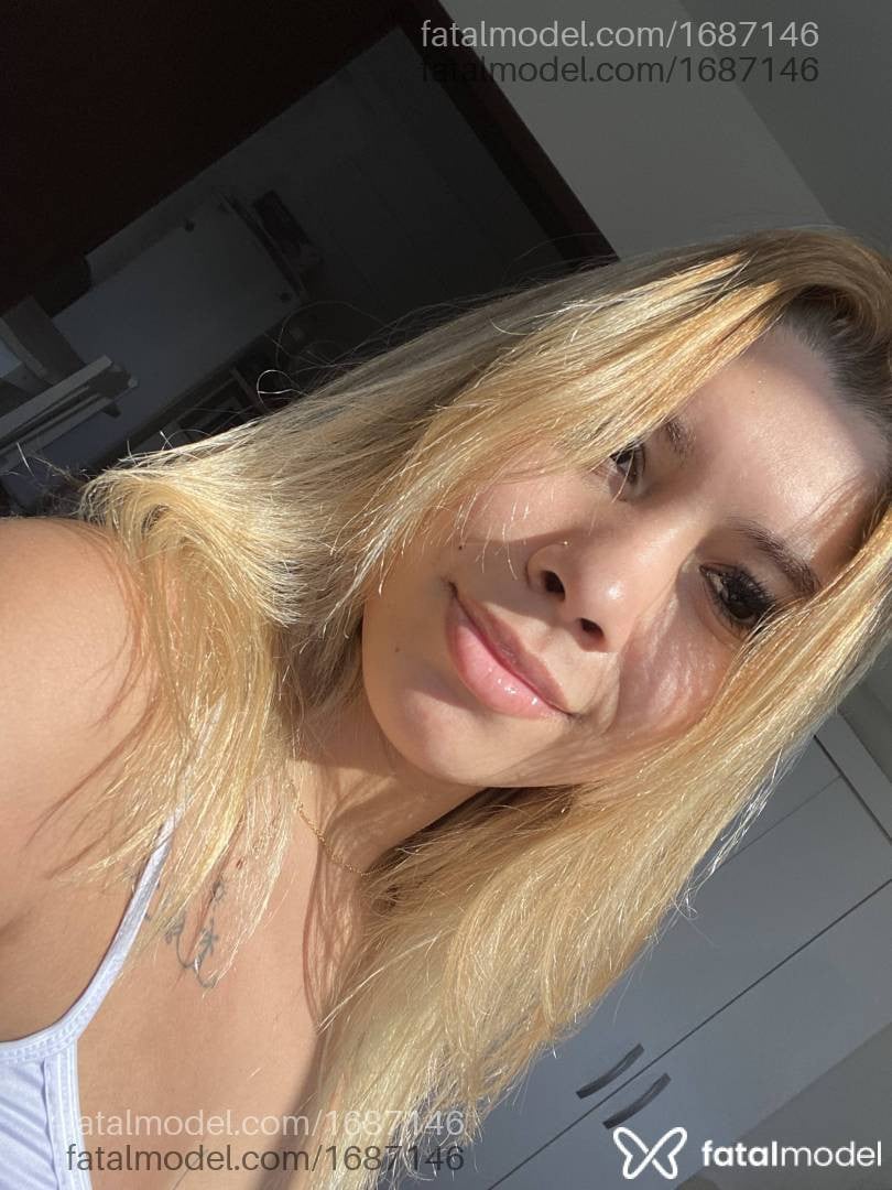Acompanhante mulher loira (o) de olhos castanhos - Mariazinha