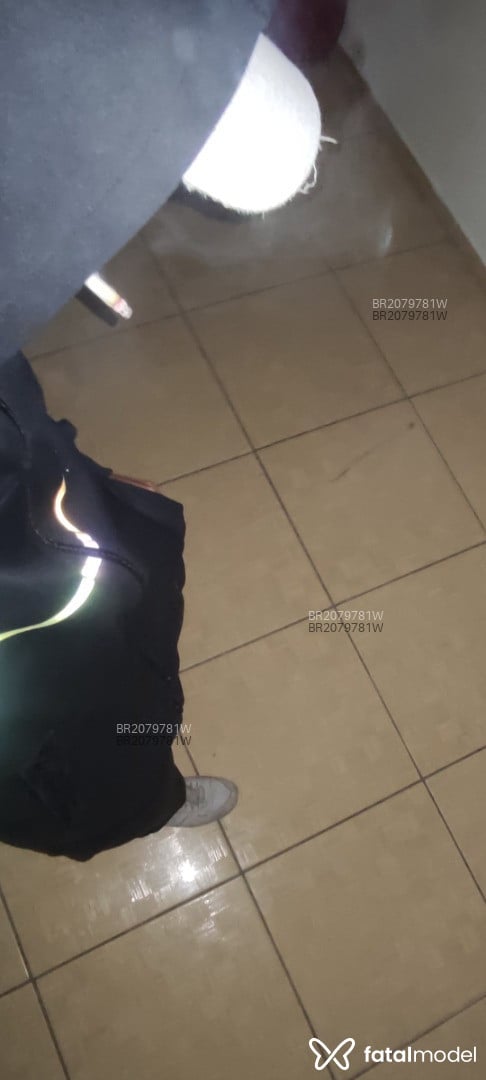 Acompanhante homem com cabelo castanho de olhos castanhos em Colombo Acompanhante homem com cabelo castanho de olhos castanhos em Colombo - Tintim