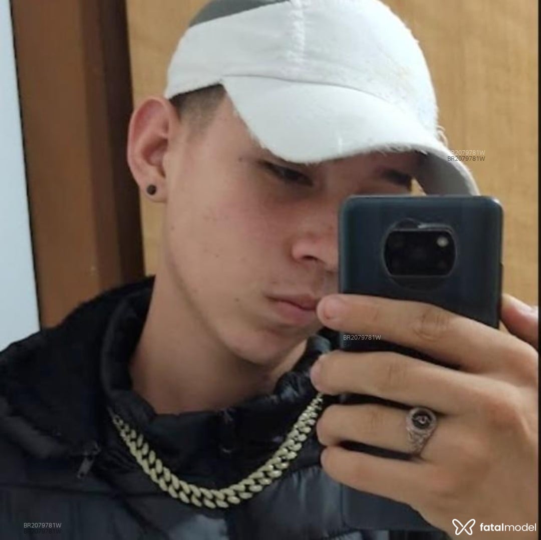 Acompanhante homem com cabelo castanho de olhos castanhos em Colombo Acompanhante homem com cabelo castanho de olhos castanhos em Colombo - Tintim