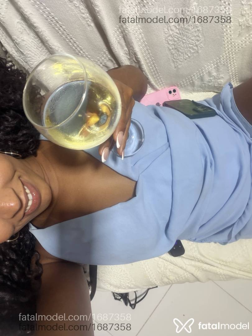 Acompanhante mulher morena (o) de olhos castanhos - Thaís melo