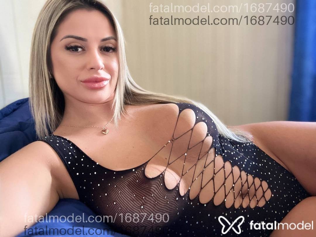 Acompanhante mulher loira (o) de olhos castanhos - Alinne