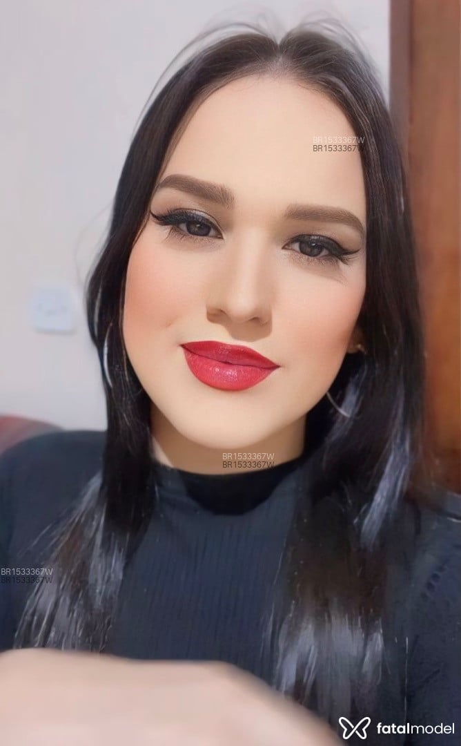 Acompanhante mulher trans com cabelo castanho de olhos castanhos em Curitiba - Hayra Vilar