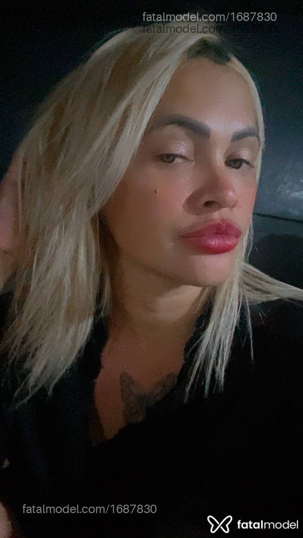 Acompanhante mulher loira (o) de olhos pretos - Deborah