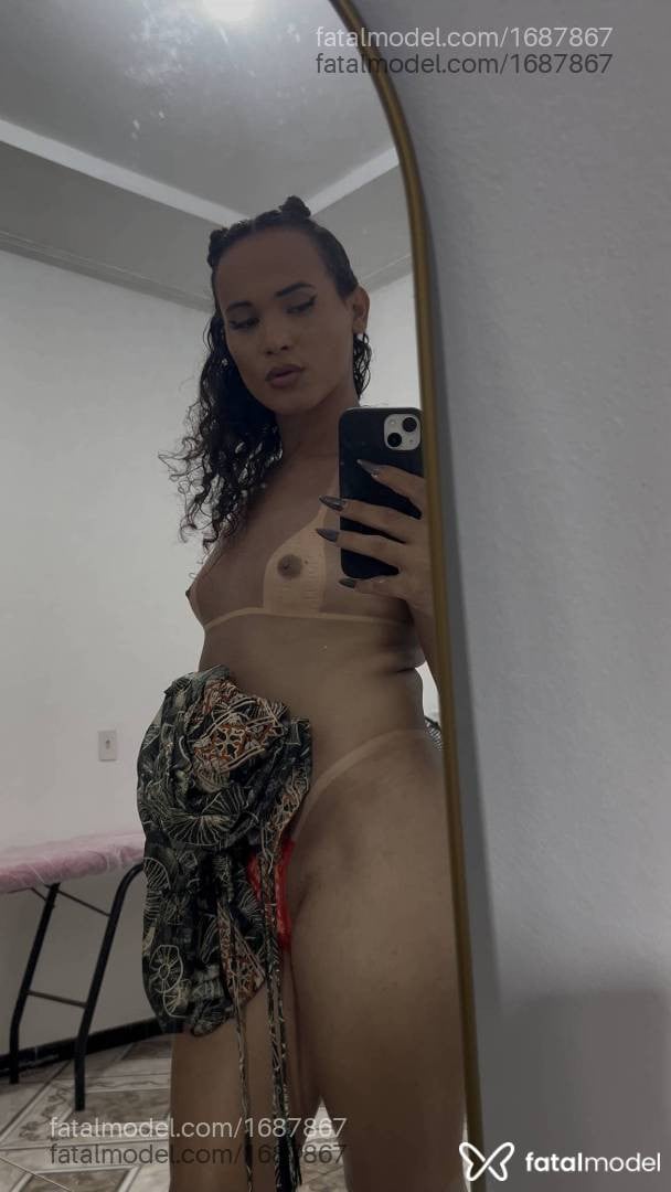 Acompanhante mulher trans com cabelo castanho de olhos mel - Angel