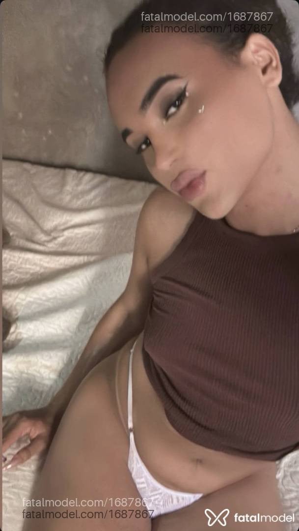 Acompanhante mulher trans com cabelo castanho de olhos mel - Angel