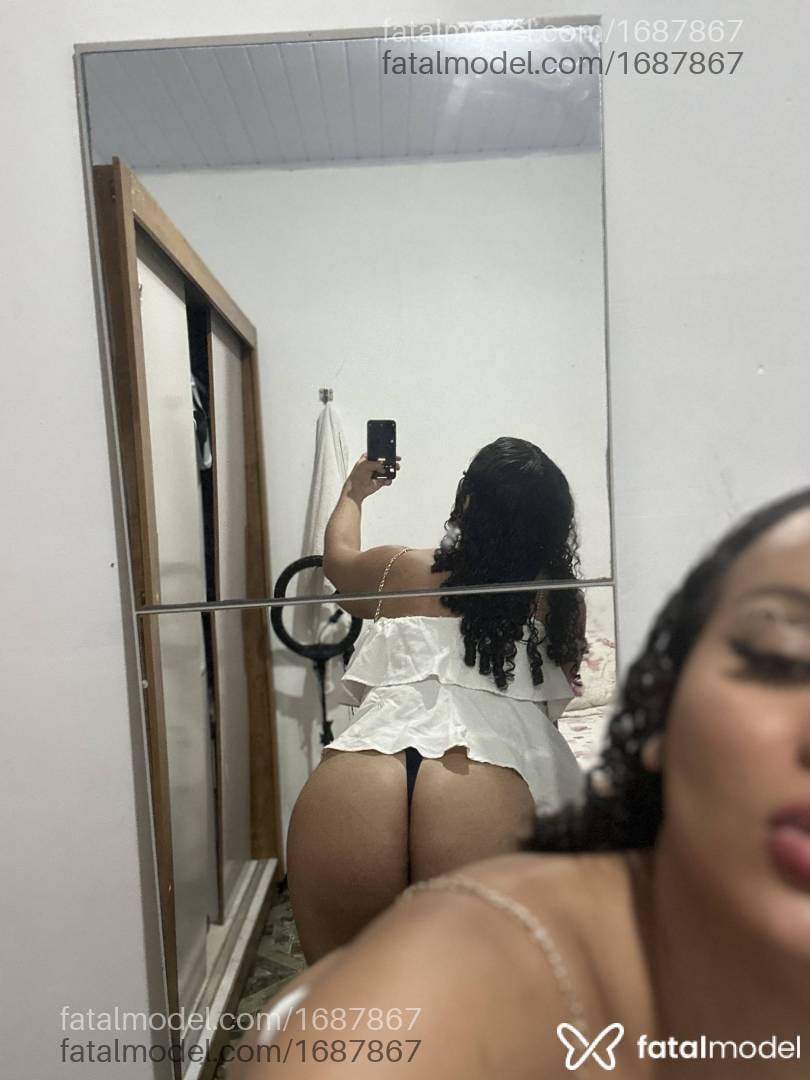 Acompanhante mulher trans com cabelo castanho de olhos mel - Angel