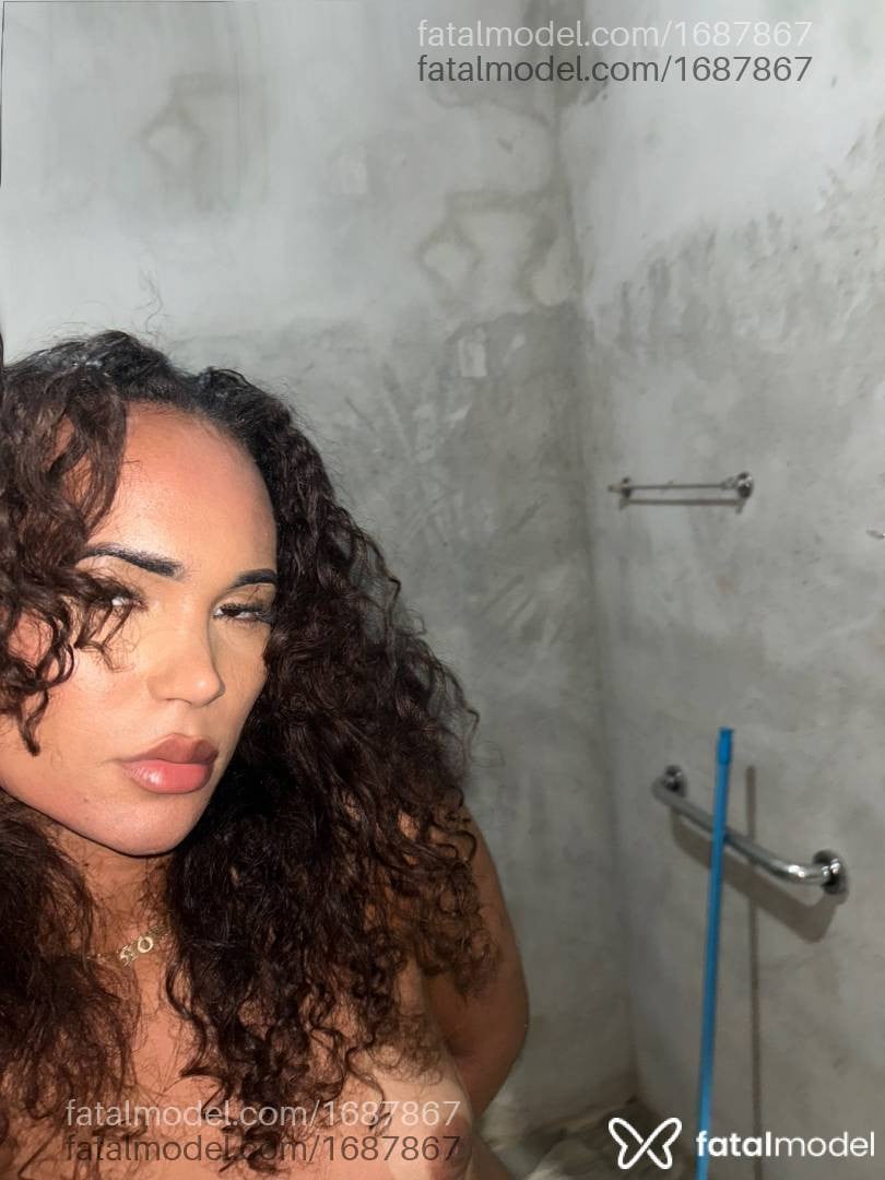 Acompanhante mulher trans com cabelo castanho de olhos mel - Angel