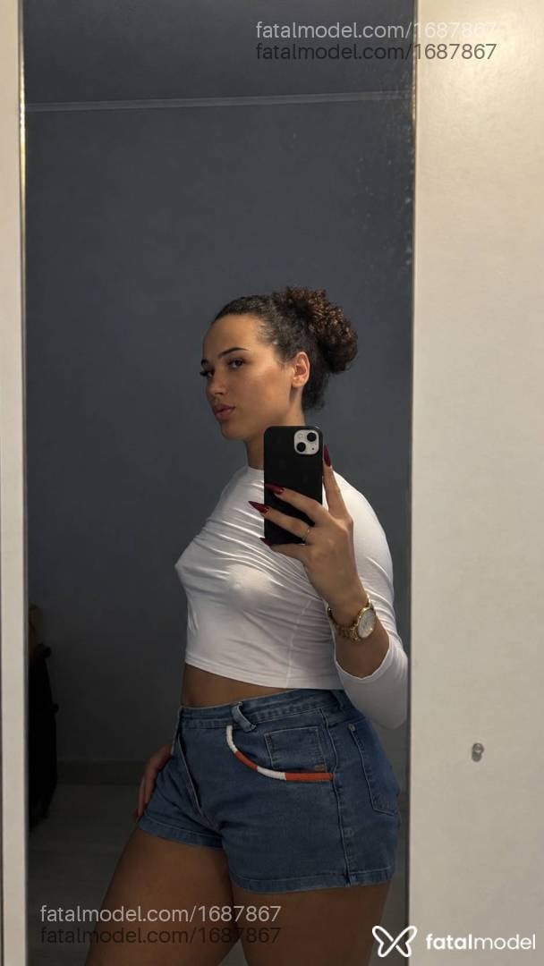 Acompanhante mulher trans com cabelo castanho de olhos mel - Angel