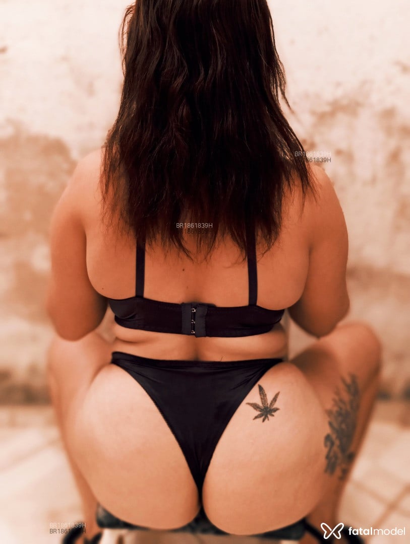 Acompanhante mulher com cabelo castanho de olhos castanhos em Ipatinga Acompanhante mulher com cabelo castanho de olhos castanhos em Ipatinga - Lua Lisboa
