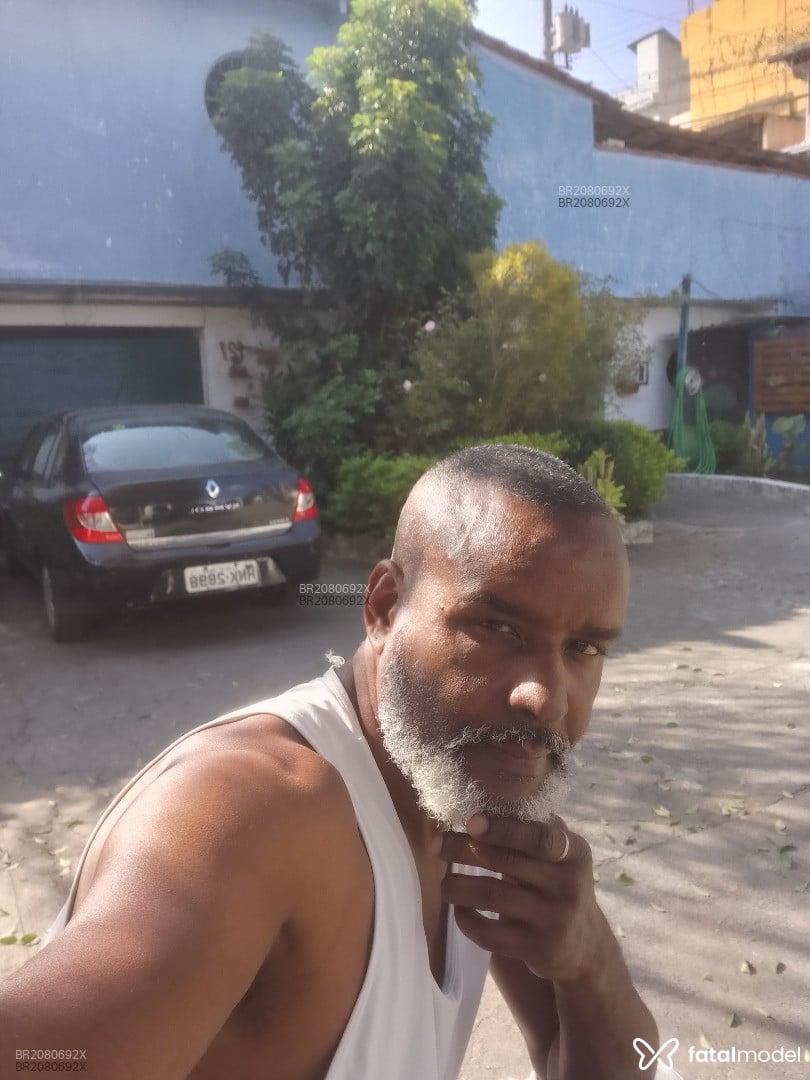 Acompanhante homem morena (o) de olhos pretos em Nova Friburgo - Marron
