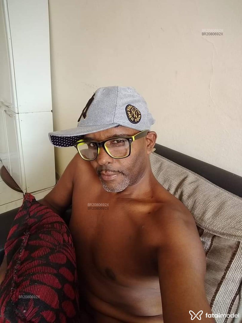 Acompanhante homem morena (o) de olhos pretos em Nova Friburgo - Marron