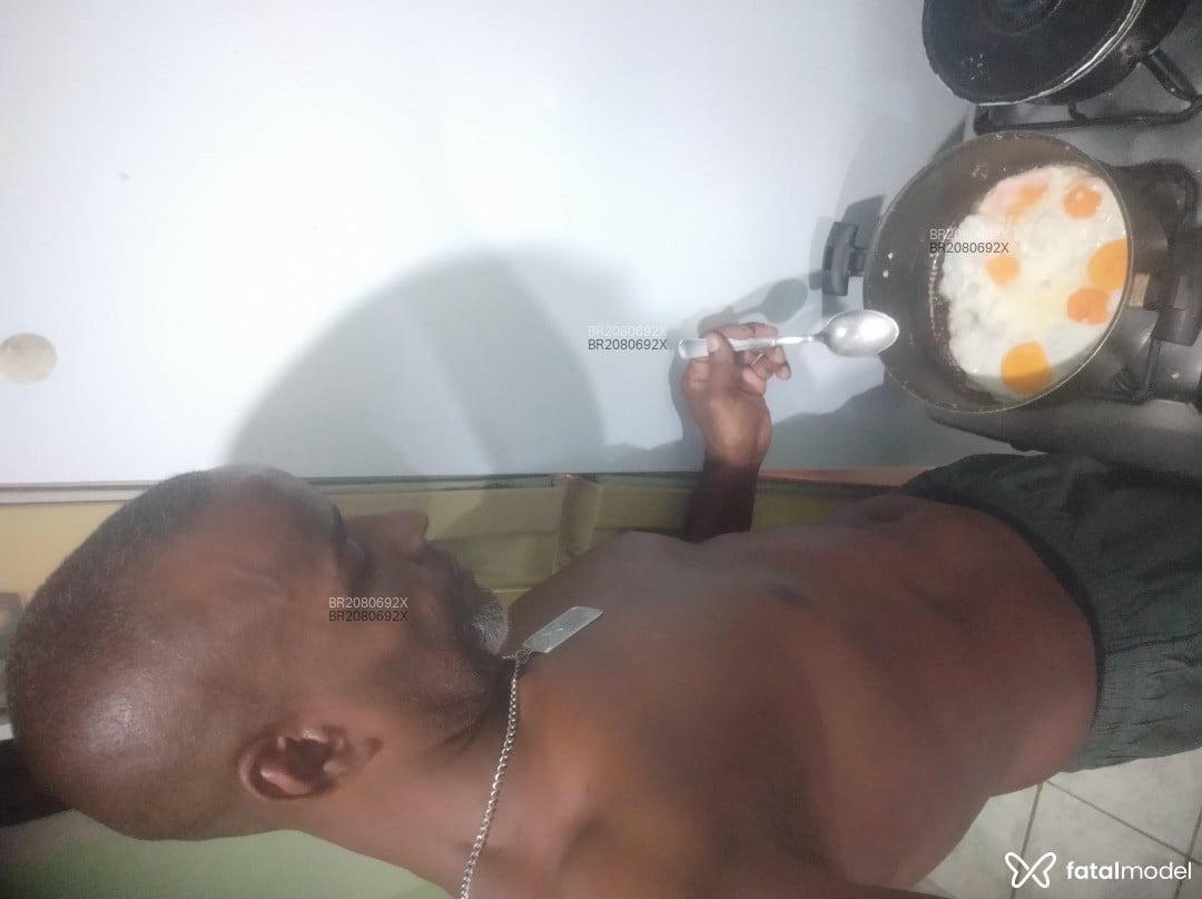 Acompanhante homem morena (o) de olhos pretos em Nova Friburgo - Marron