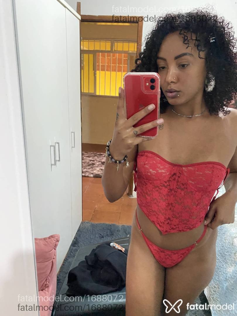 Acompanhante mulher com cabelo castanho de olhos pretos - Ebony