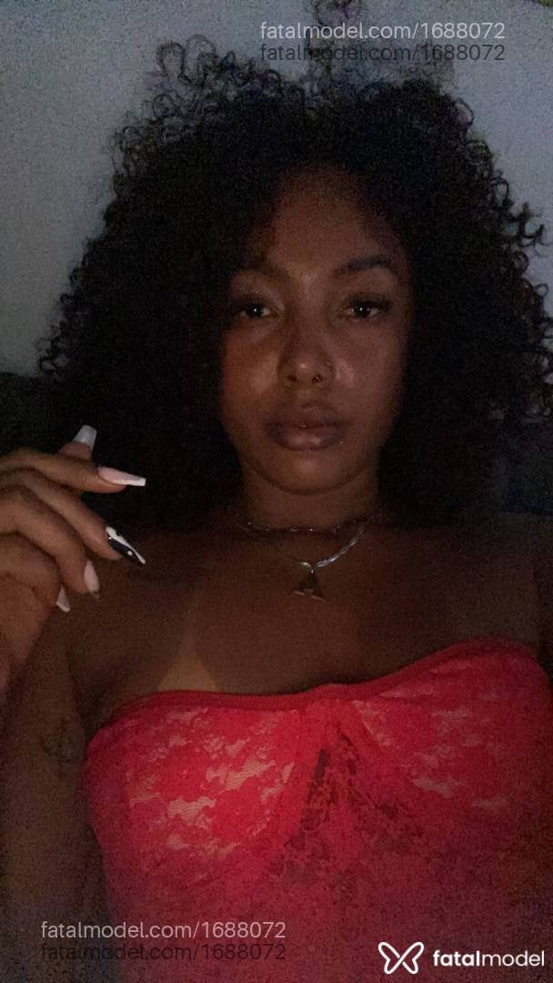 Acompanhante mulher com cabelo castanho de olhos pretos em Volta Redonda - Ebony