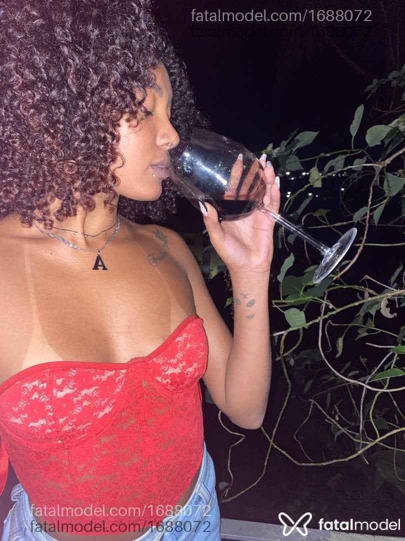 Acompanhante mulher com cabelo castanho de olhos pretos em Volta Redonda - Ebony