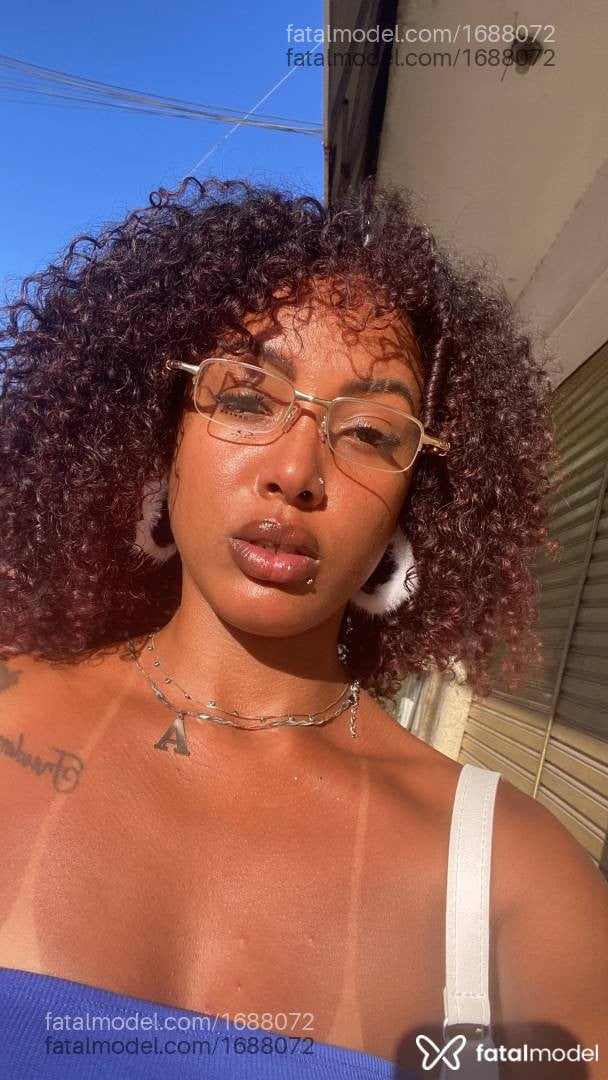 Acompanhante mulher com cabelo castanho de olhos pretos em Volta Redonda - Ebony