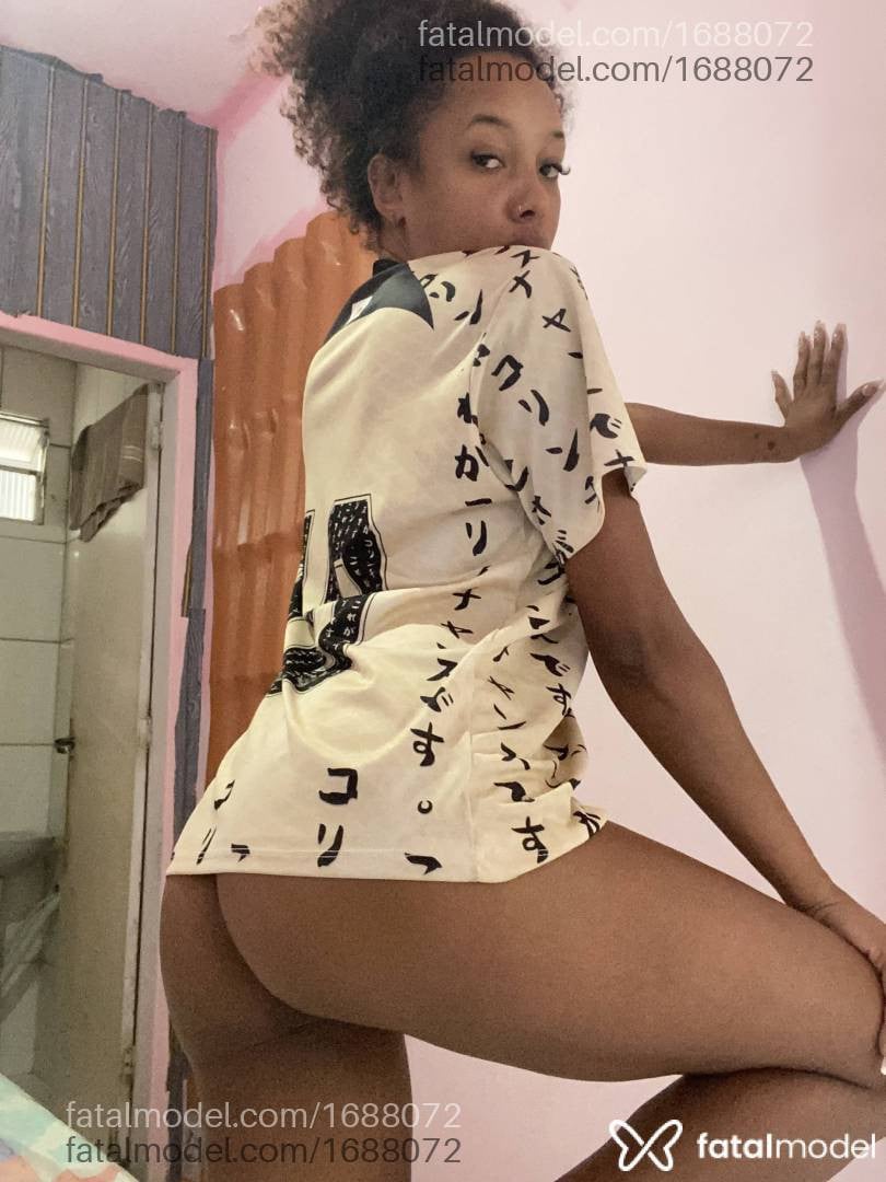 Acompanhante mulher com cabelo castanho de olhos pretos - Ebony
