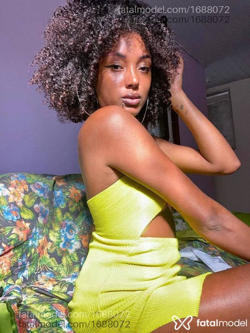 Acompanhante mulher com cabelo castanho de olhos pretos em Volta Redonda - Ebony