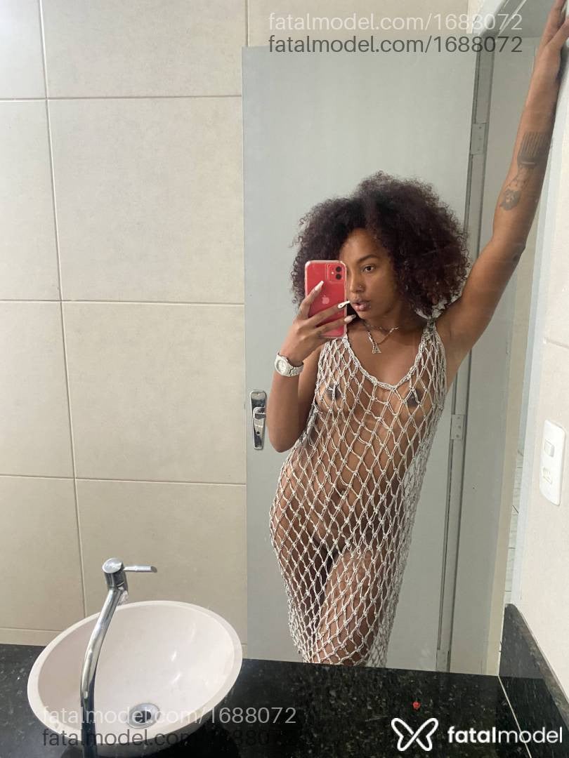 Acompanhante mulher com cabelo castanho de olhos pretos - Ebony