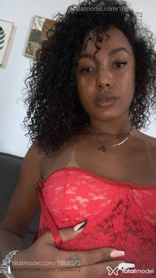 Acompanhante mulher com cabelo castanho de olhos pretos em Juiz de Fora - Ebony