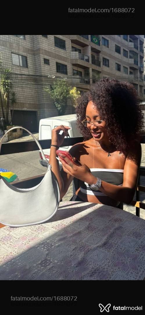 Acompanhante mulher com cabelo castanho de olhos pretos em Juiz de Fora - Ebony