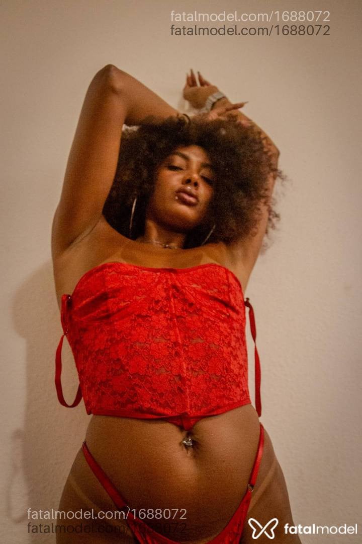 Acompanhante mulher com cabelo castanho de olhos pretos - Ebony