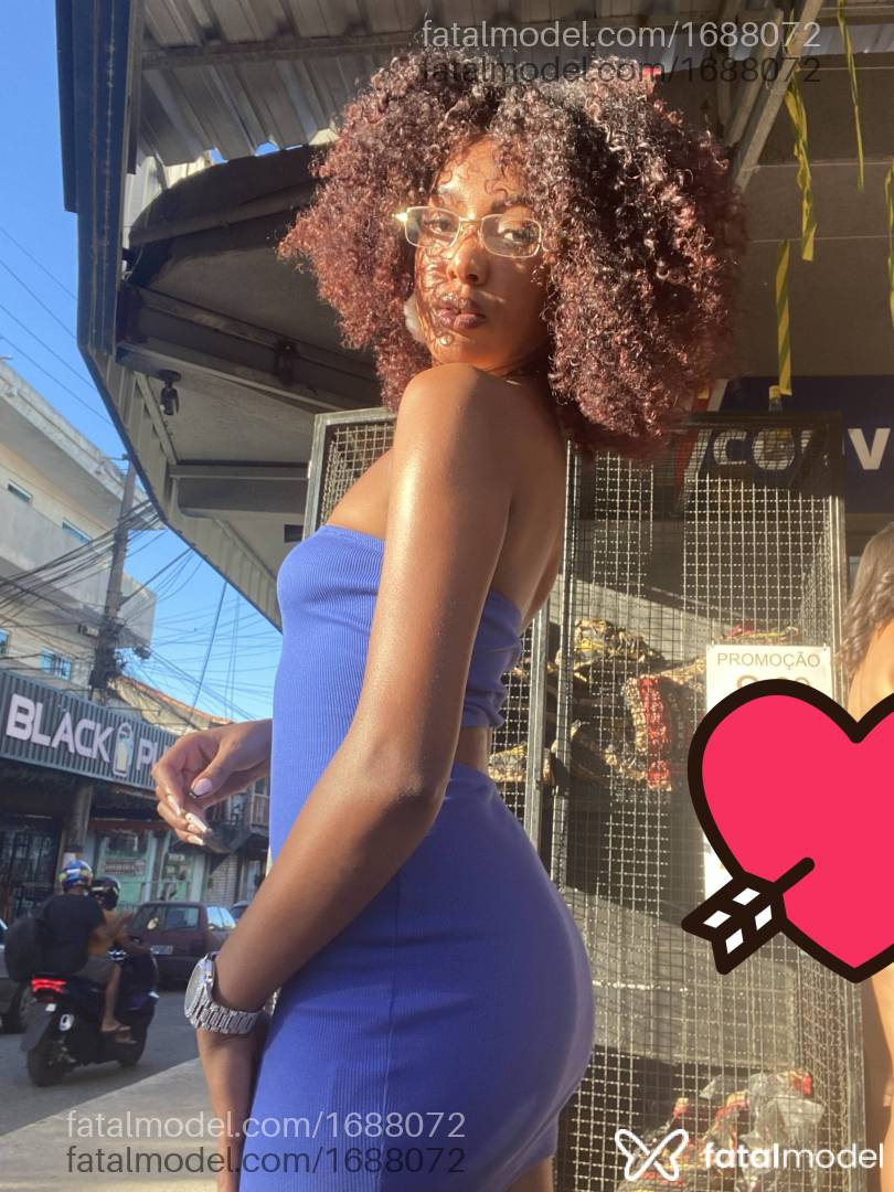 Acompanhante mulher com cabelo castanho de olhos pretos - Ebony