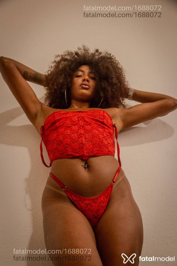 Acompanhante mulher com cabelo castanho de olhos pretos - Ebony