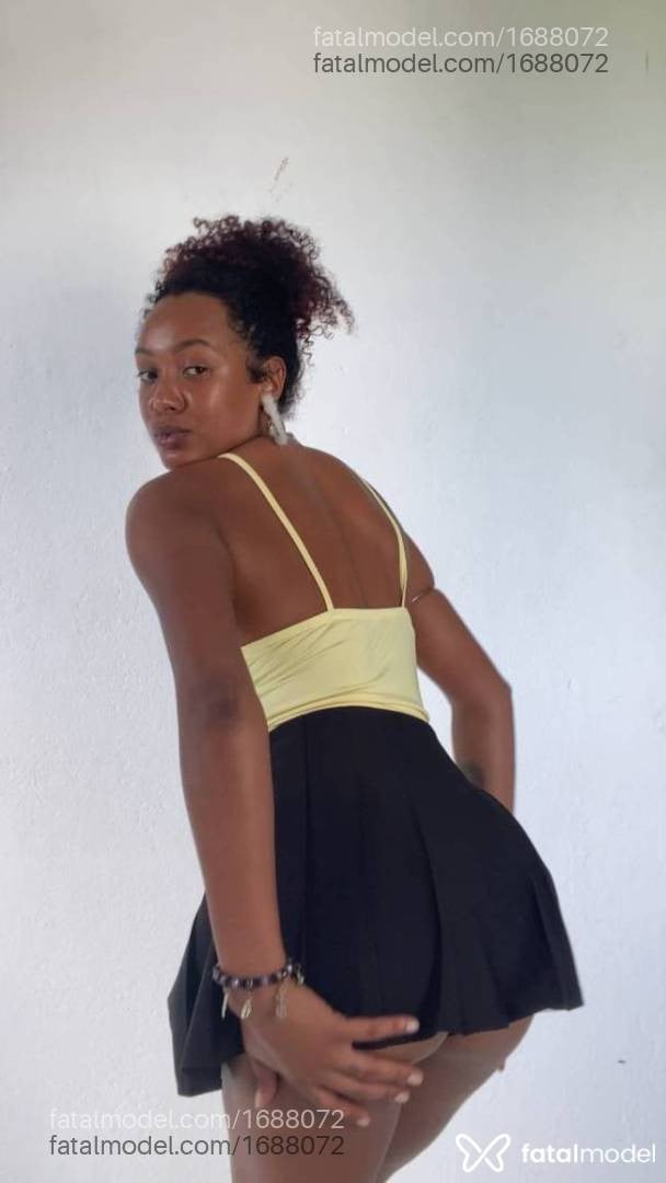Acompanhante mulher com cabelo castanho de olhos pretos - Ebony