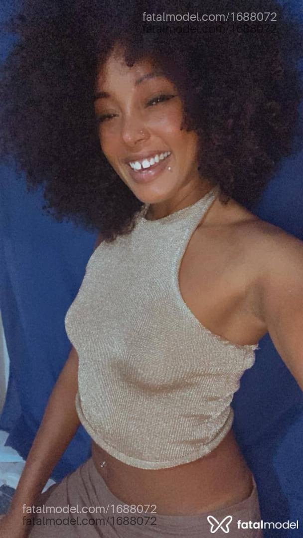 Acompanhante mulher com cabelo castanho de olhos pretos - Ebony
