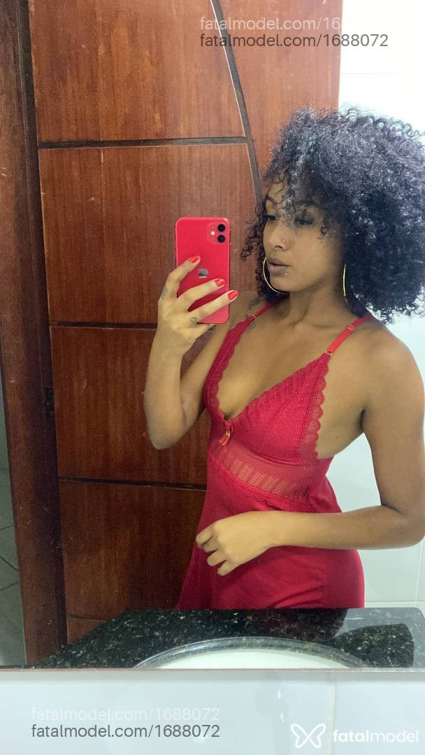 Acompanhante mulher com cabelo castanho de olhos pretos em Teófilo Otoni - Ebony