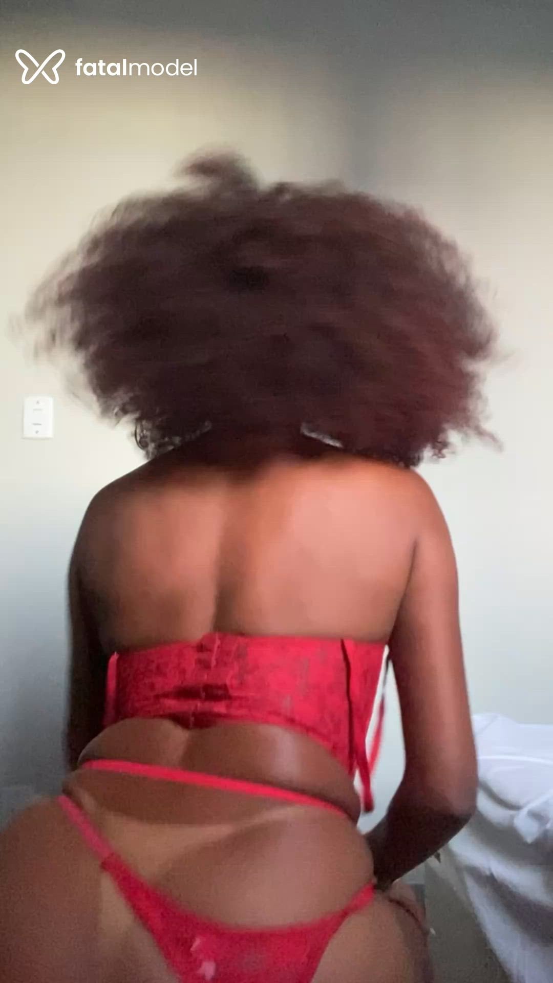 Acompanhante mulher com cabelo castanho de olhos pretos em Volta Redonda Acompanhante mulher com cabelo castanho de olhos pretos em Volta Redonda - Ebony