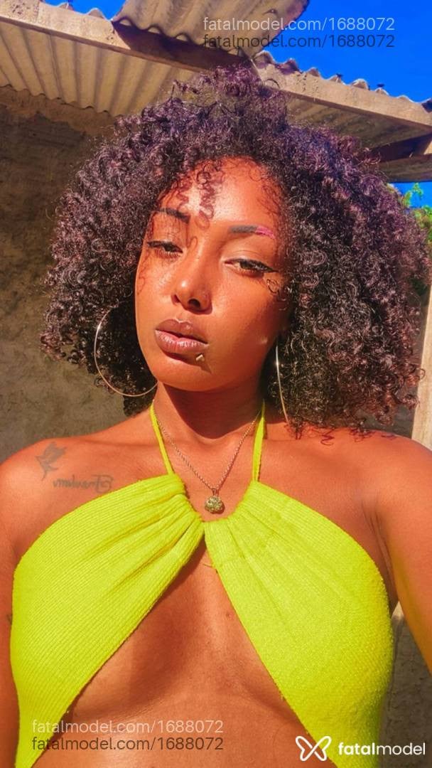 Acompanhante mulher com cabelo castanho de olhos pretos - Ebony