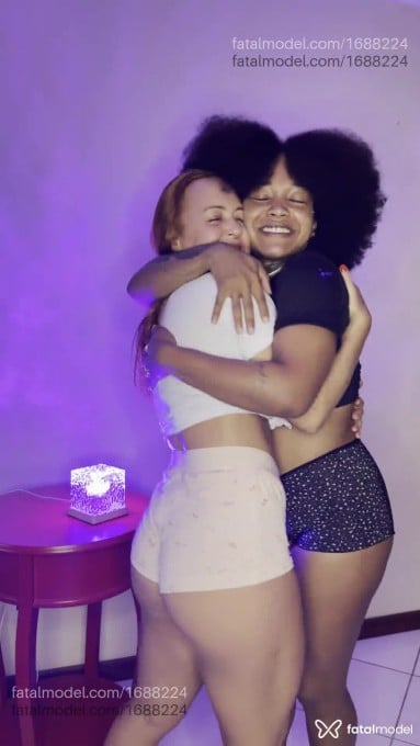 Acompanhante mulher com cabelo castanho de olhos castanhos em Joinville Acompanhante mulher com cabelo castanho de olhos castanhos em Joinville - Black Duquesa
