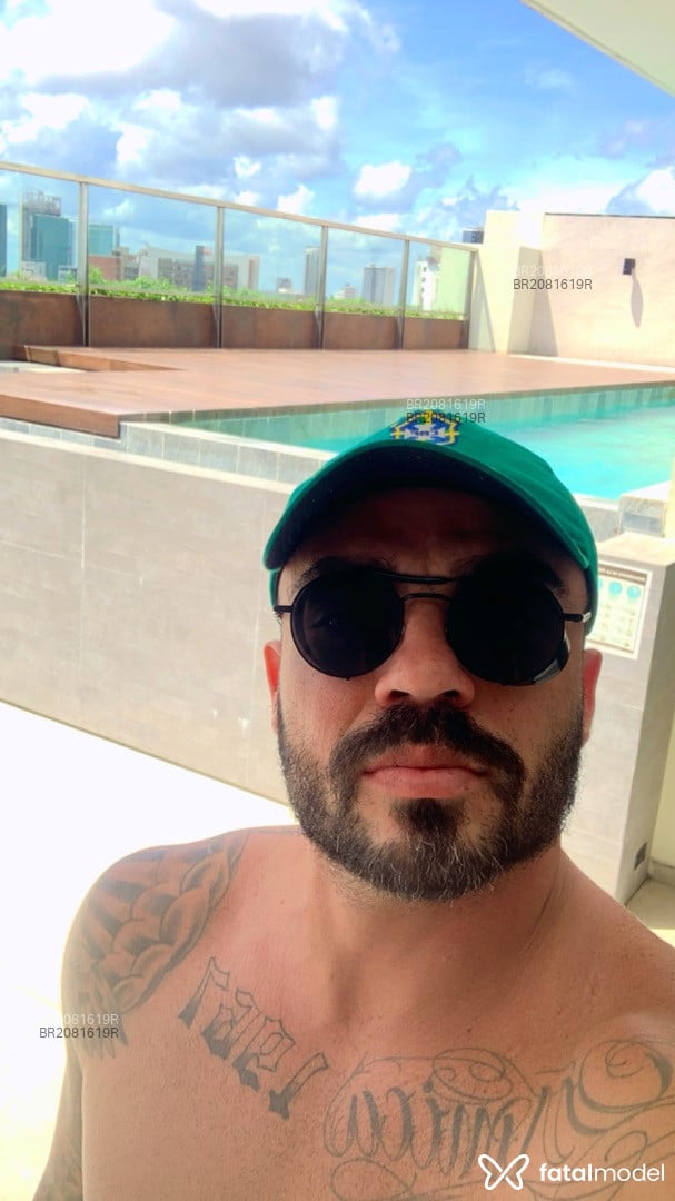 Acompanhante homem morena (o) de olhos verdes em São Paulo Acompanhante homem morena (o) de olhos verdes em São Paulo - Diego Dyfani